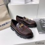 Celine Margaret Loafers Kvinnor Polerad Bull Med Triomphe Chain Coffee