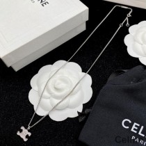 Celine Triomphe Colar de strass em latão prateado