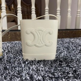 Celine mini vödörtáska sima borjúbőrből Cuir Triomphe fehérrel