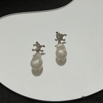 Celine Triomphe oorbellen in messing met parels zilver